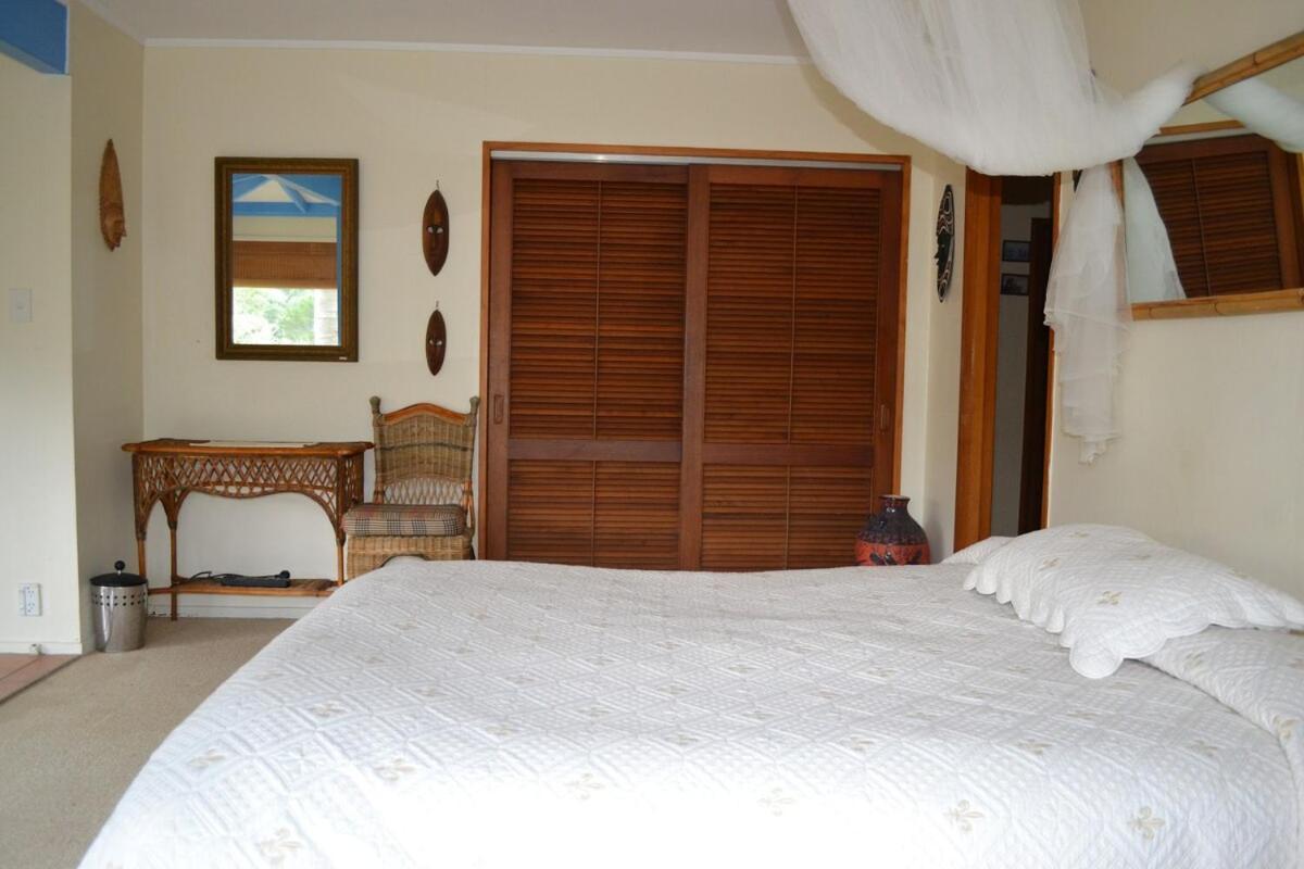 Great Barrier Oasis Lodge Tryphena Exterior photo